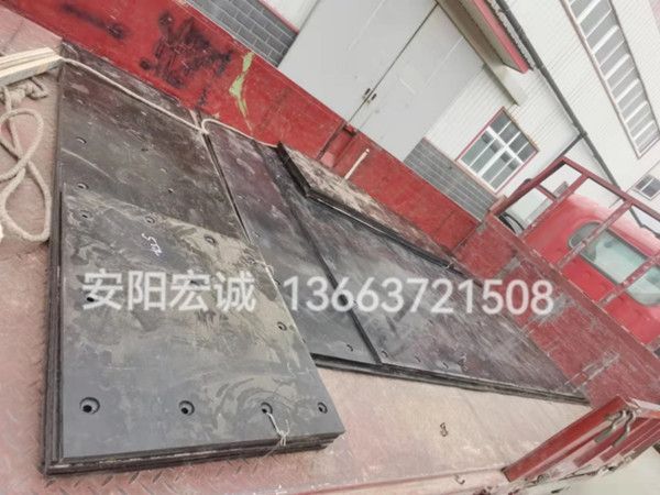 自卸車(chē)車(chē)底滑板發(fā)貨南寧，安陽(yáng)宏誠(chéng)自卸車(chē)車(chē)底滑板卸車(chē)沒(méi)煩惱！
